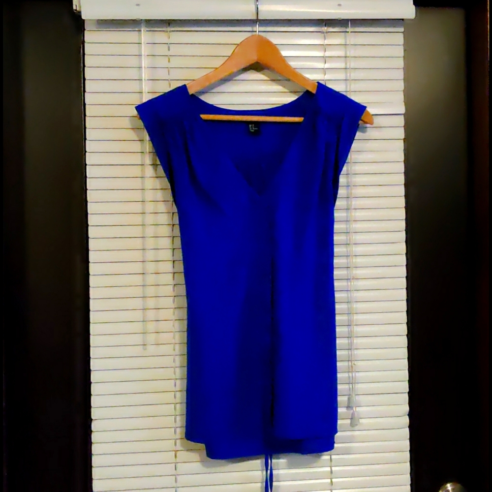 H&M Blouse Sleeveless Button Up / Tie Back